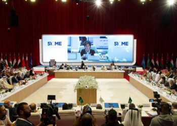 وزير السياحة يشارك في اجتماع لجنة الشرق الأوسط لمنظمة الأمم المتحدة للسياحة بالدوحة