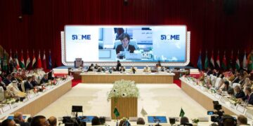 وزير السياحة يشارك في اجتماع لجنة الشرق الأوسط لمنظمة الأمم المتحدة للسياحة بالدوحة