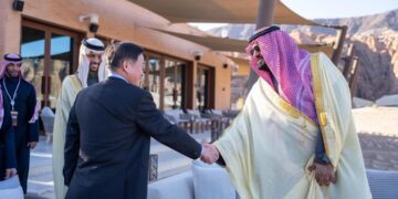 وزير الاقتصاد والتخطيط يجتمع مع محافظ بنك الشعب الصيني