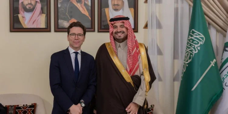 ابن جلوي يلتقي نائب إقليم “لي دي فرانس”