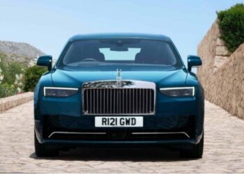 لعشاق الفخامة.. مواصفات أقوى وأسرع سيارة رولز رويس