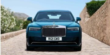لعشاق الفخامة.. مواصفات أقوى وأسرع سيارة رولز رويس