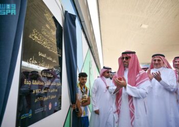 مُحافظ جدة يُدشِّن مشروع ملاعب حي الفلاح ضمن اتفاقية المرافق الرياضية