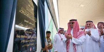 مُحافظ جدة يُدشِّن مشروع ملاعب حي الفلاح ضمن اتفاقية المرافق الرياضية