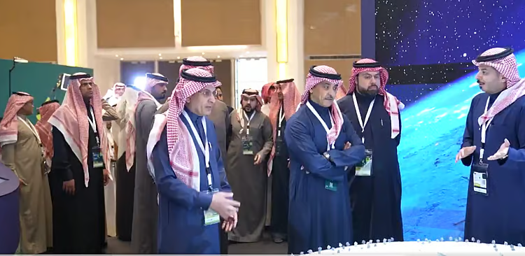 “السعودية 2034” تبهر زوار المنتدى السعودي للإعلام بتجربة تفاعلية لكأس العالم