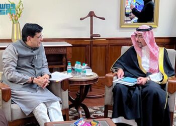 وزير الصناعة والثروة المعدنية يبحث توسيع الشراكات الصناعية مع جمهورية الهند