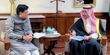 وزير الصناعة والثروة المعدنية يبحث توسيع الشراكات الصناعية مع جمهورية الهند