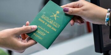 الجوازات: إصدار تصاريح السفر لأفراد الأسرة المحتضنين متاح إلكترونيًا
