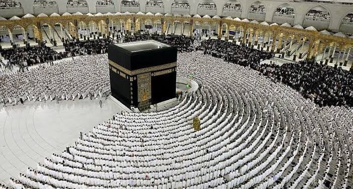 بدء تسجيل رغبات الحج للمواطنين والمقيمين لموسم 1446هـ عبر “نسك” والمسار الإلكتروني