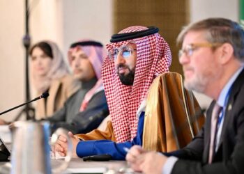 رئيس هيئة الغذاء والدواء يبحث فرص الاستثمار مع ممثلي شركات طبية أمريكية