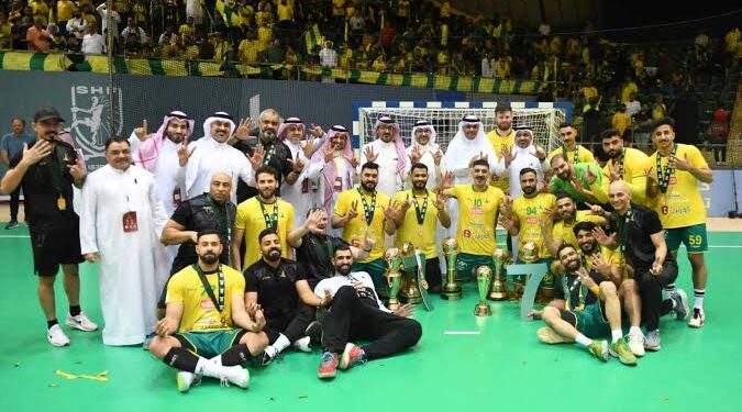 الخليج يواصل الصدارة والأهلي يجتاز الوحدة في ممتاز كبار اليد