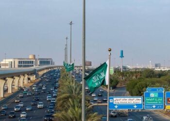 الرياض تحتفي بيوم التأسيس برفع أعلام الدولة السعودية الأولى