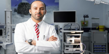 عادات رمضانية بين الصحة والمخاطر.. استشاري يكشف أهم الأطعمة التي يجب تجنبها!