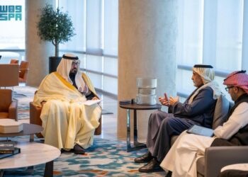 وزير الاقتصاد والتخطيط يجتمع مع رئيس مجلس إدارة غرفة الرياض