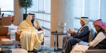 وزير الاقتصاد والتخطيط يجتمع مع رئيس مجلس إدارة غرفة الرياض