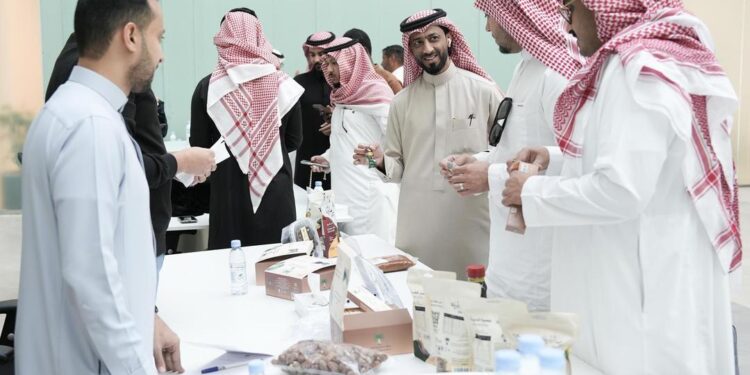 غرفة المدينة المنورة تُنظم لقاءات ثنائية لتعزيز تواجد التمور ضمن قوائم قطاع الإعاشة الغذائية