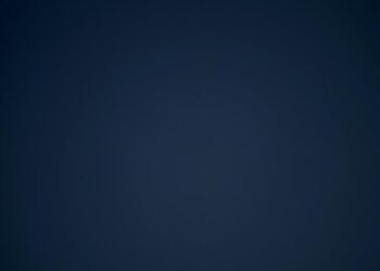 سماء الحدود الشمالية تشهد اقترانًا ثلاثيًا بديعًا بين القمر وكوكبي الزهرة وزحل