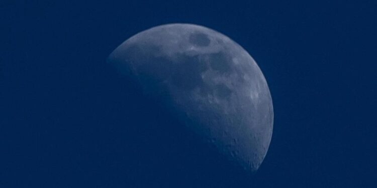 رصد التربيع الأول لشهر شعبان في سماء منطقة الحدود الشمالية