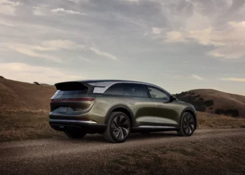 قوة وأداء بلا حدود.. Lucid Gravity تصل السعودية (إنفوجراف)