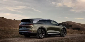 قوة وأداء بلا حدود.. Lucid Gravity تصل السعودية (إنفوجراف)