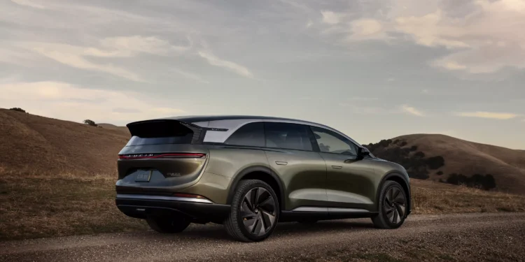 قوة وأداء بلا حدود.. Lucid Gravity تصل السعودية (إنفوجراف)