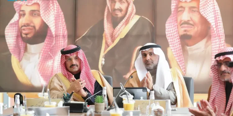 أمير منطقة عسير يفتتح مركز “كيور للأورام” في مستشفى أبها الخاص