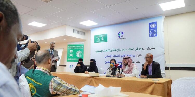 مركز الملك سلمان للإغاثة يدشّن بمحافظة عدن مشروع تمكين المرأة اليمنية في مشاريع الطاقة المتجددة