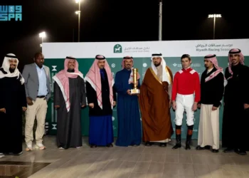 برعاية أمير منطقة الجوف.. وكيل الإمارة يسلّم كأس إمارة الجوف للفروسية