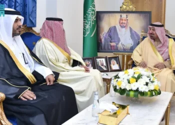 أمير نجران يكرّم مدير فرع هيئة حقوق الإنسان بالمنطقة سابقًا