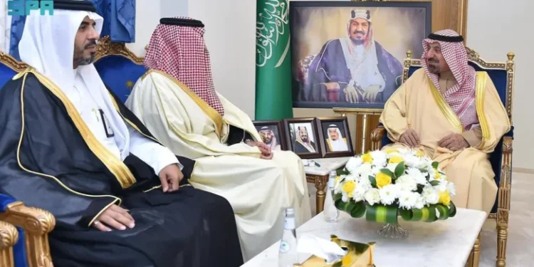 أمير نجران يكرّم مدير فرع هيئة حقوق الإنسان بالمنطقة سابقًا