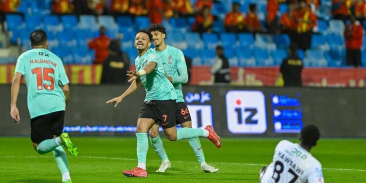 الدوري السعودي : القادسية يتقدم إلى المركز الثالث بثنائية في مرمى الأخدود