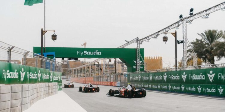 الفورمولا إي تكشف عن مبادرات الاستدامة الرائدة خلال سباق جدة إي بري 2025
