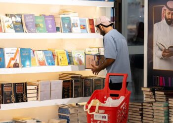 أجنحة “معرض جازان للكتاب” تزخر بإصدارات متنوعة عن المنطقة