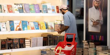 أجنحة “معرض جازان للكتاب” تزخر بإصدارات متنوعة عن المنطقة