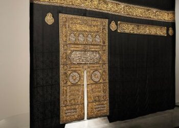 كسوة الكعبة المشرفة: عرض فني فريد في بينالي الفنون الإسلامية بجدة