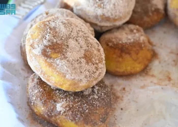 “الزلابية” طبقٌ تقليدي حُلْو .. في مسارات السُّياح بجزر فرسان