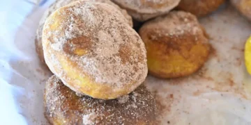 “الزلابية” طبقٌ تقليدي حُلْو .. في مسارات السُّياح بجزر فرسان