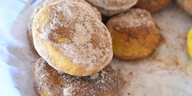 “الزلابية” طبقٌ تقليدي حُلْو .. في مسارات السُّياح بجزر فرسان