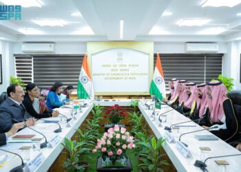 وزير الصناعة والثروة المعدنية يبحث في الهند الفرص المشتركة لتوطين صناعة الأجهزة الطبية والسيارات والآلات بالمملكة