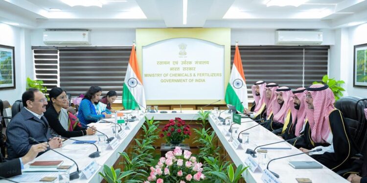 وزير الصناعة والثروة المعدنية يبحث في الهند الفرص المشتركة لتوطين صناعة الأجهزة الطبية والسيارات والآلات بالمملكة