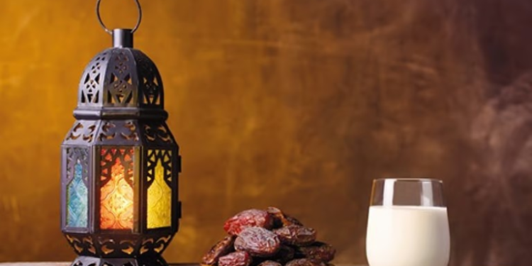 من التمر والحليب إلى الوجبة المتكاملة.. خبراء يكشفون أفضل الأطعمة للإفطار والسحور