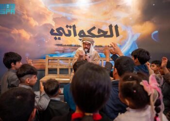 موروث “الحكواتي” يجذب الأطفال وزوار مهرجان “شتاء درب زبيدة” في قرية لينة التاريخية