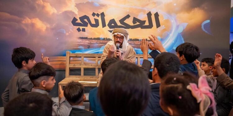 موروث “الحكواتي” يجذب الأطفال وزوار مهرجان “شتاء درب زبيدة” في قرية لينة التاريخية