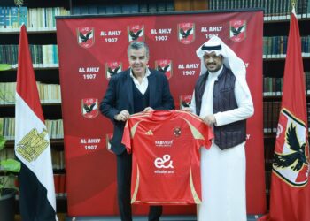 النادي الأهلي المصري يتسلم شارة منتدى الاستثمار الرياضي SIF
