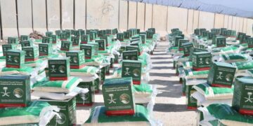 مركز الملك سلمان للإغاثة يوزع 803 سلال غذائية و803 حقائب صحية في مدينة حارم بمحافظة إدلب