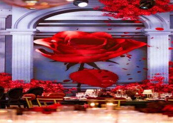 أفكار ساحرة لديكورات أعراس باللون الأحمر لتصميم زفاف فخم ورومانسي