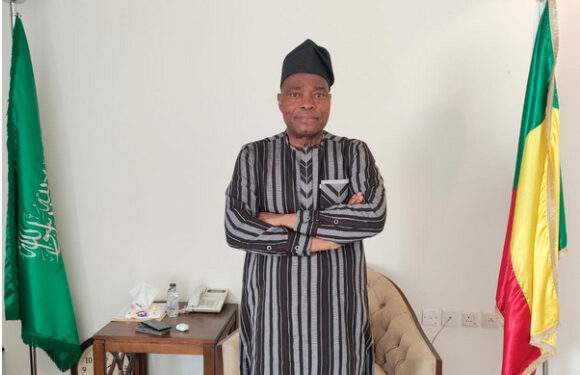 سفير بنين يهنئ المملكة بيوم التأسيس