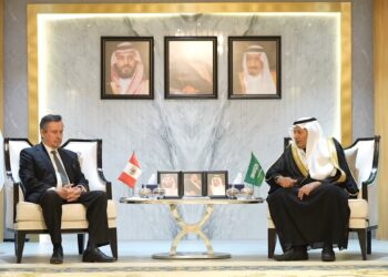 رئيس اتحاد الغرف السعودية يبحث سبل تعزيز التعاون مع سفيري البيرو وكازاخستان