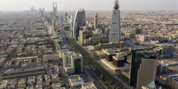 القطاع الخاص غير النفطي في السعودية يسجل أفضل أداء منذ 2014