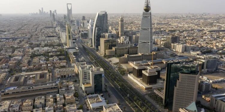 القطاع الخاص غير النفطي في السعودية يسجل أفضل أداء منذ 2014